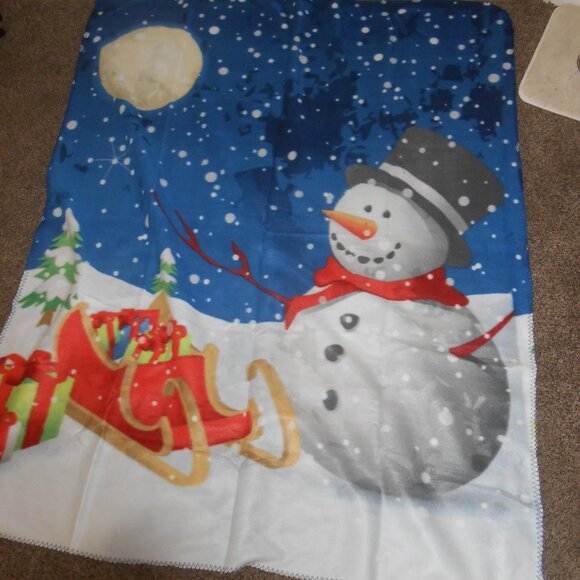 HOMESMART PLUSH REVERSIBLE BLANKET THROW SNOWMAN SLED TOYS DESIGN ⛄ 72X55" NWOT - Picture 1 of 9